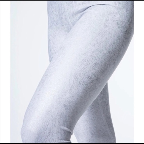 Alo yoga airbrush frosted leggings xxs - Picture 3 of 5